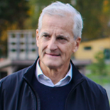 Statsministeren lanserte grønn fotballplan på Stovner